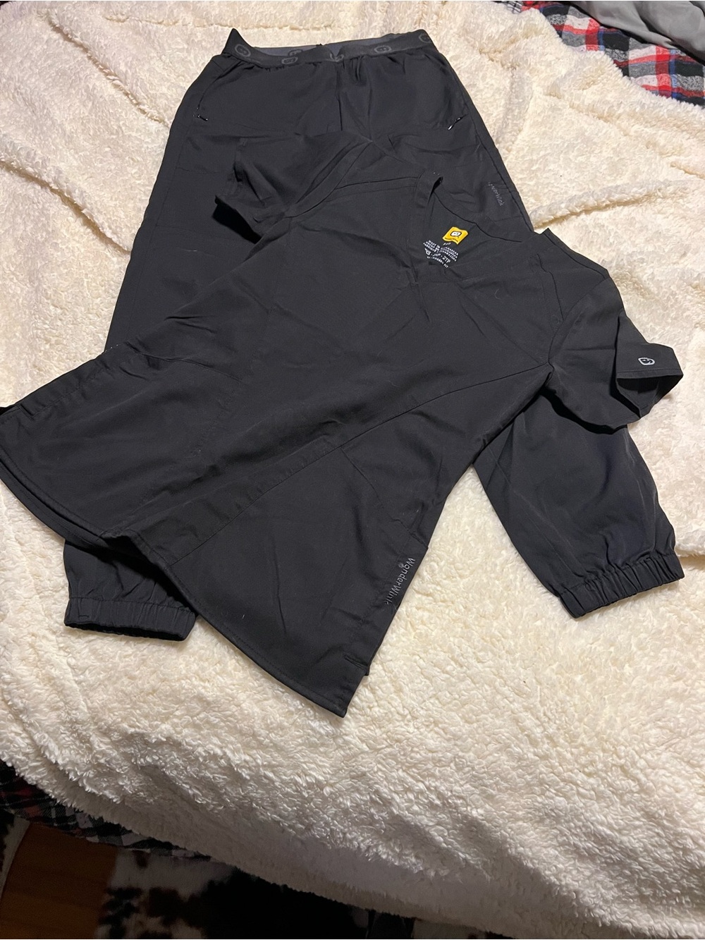 WonderWink Black Women's V-Neck Scrub Top and Elastic-Waist Pants